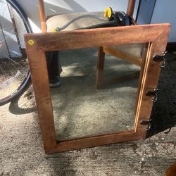Coat hanger with Mirror
