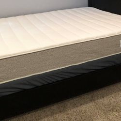 Birch Natural Mattress, King, Like New, Good Condition