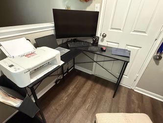 Reversible desk
