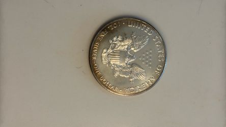 American silver Eagle dollar 1oz .999 pure silver