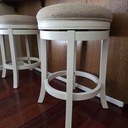 2 Counter Height Barstools