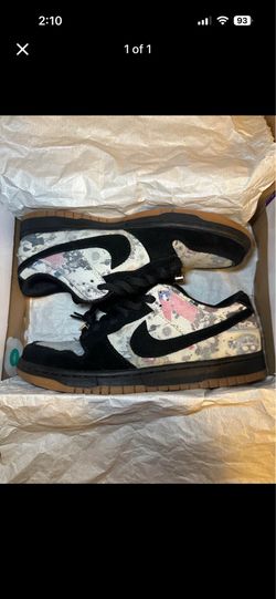 These Nike SB Dunk Low x Supreme "Rammellzee,” SZ 10