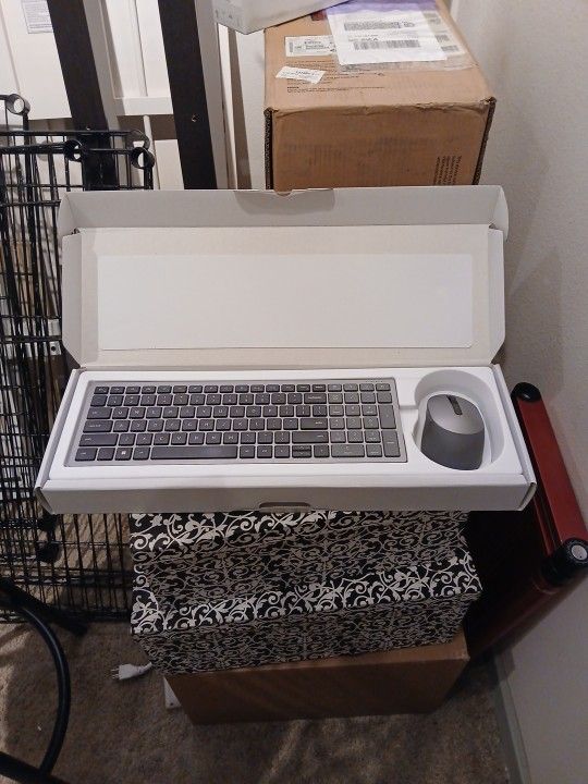 Dell Multi-device Wireless Keyboard And Mouse Combo