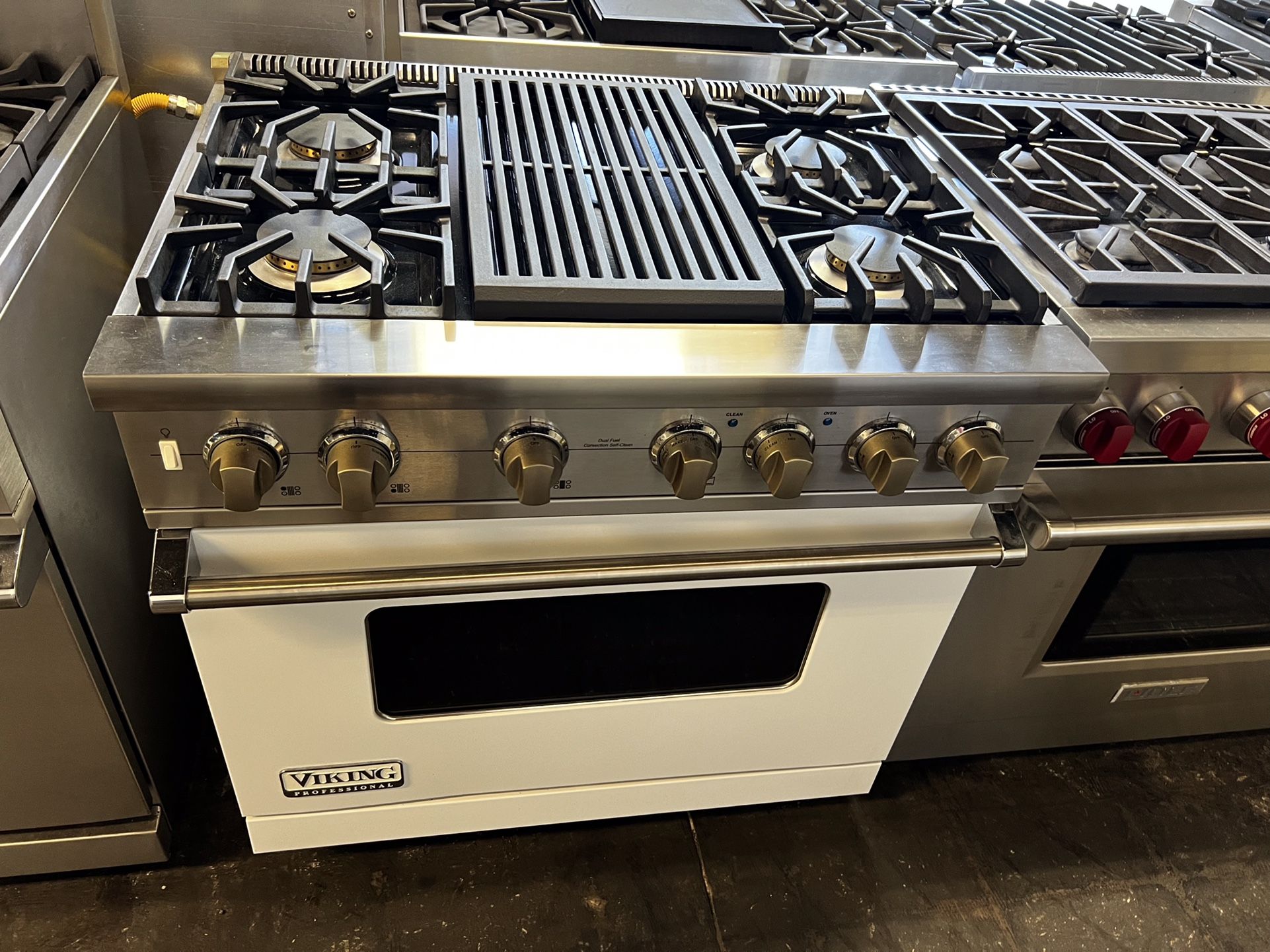 Viking 36”Wide Dual Fuel Range Stove In White With Grill