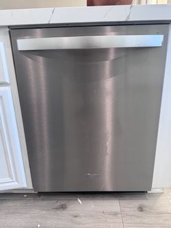 Whirlpool Stainless Steel Dishwasher – WDT970SAHZ0
