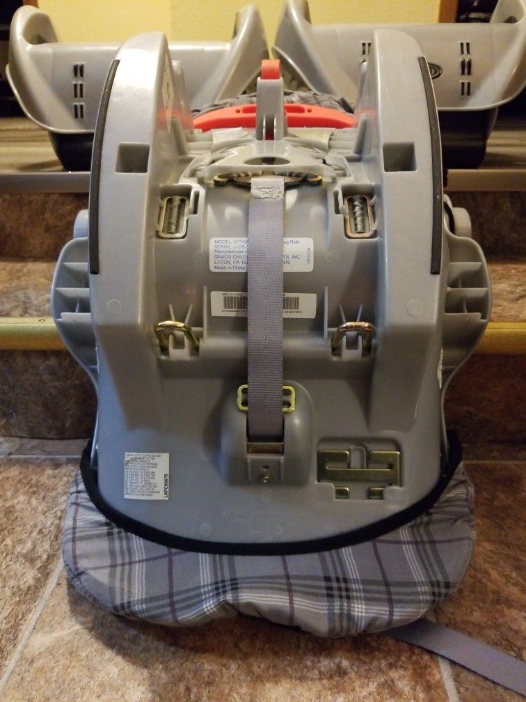 Infant Car Seat With 2 Bases (Make Offer)