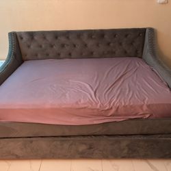 Full Size Pull Out Bed 