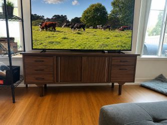 Entertainment center