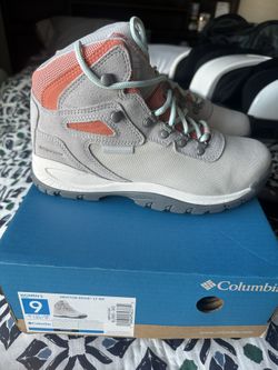 Columbia Women’s hiking Shoes Size 9