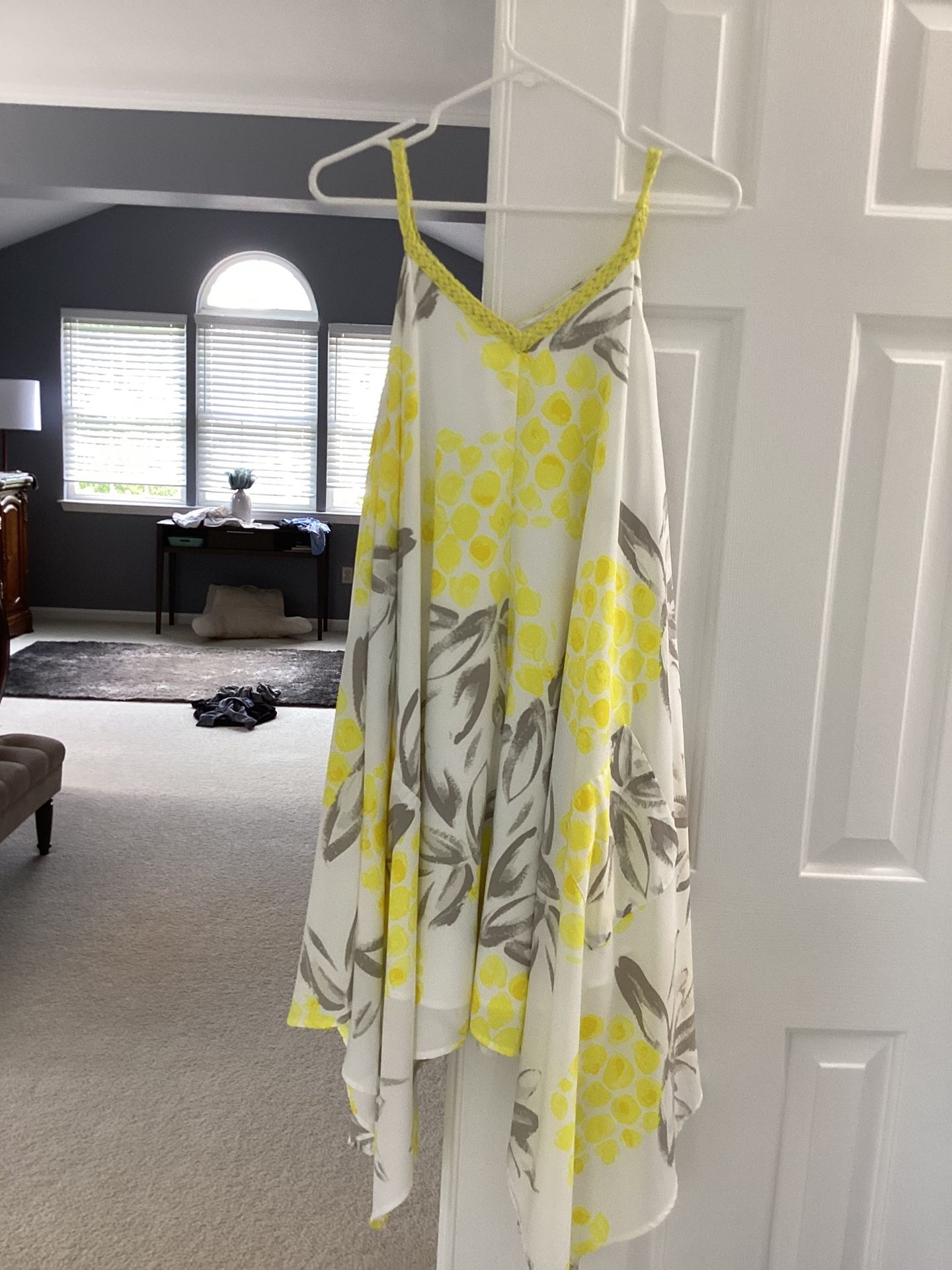 Beautiful Sun Dress Size Small (Over Siamés)