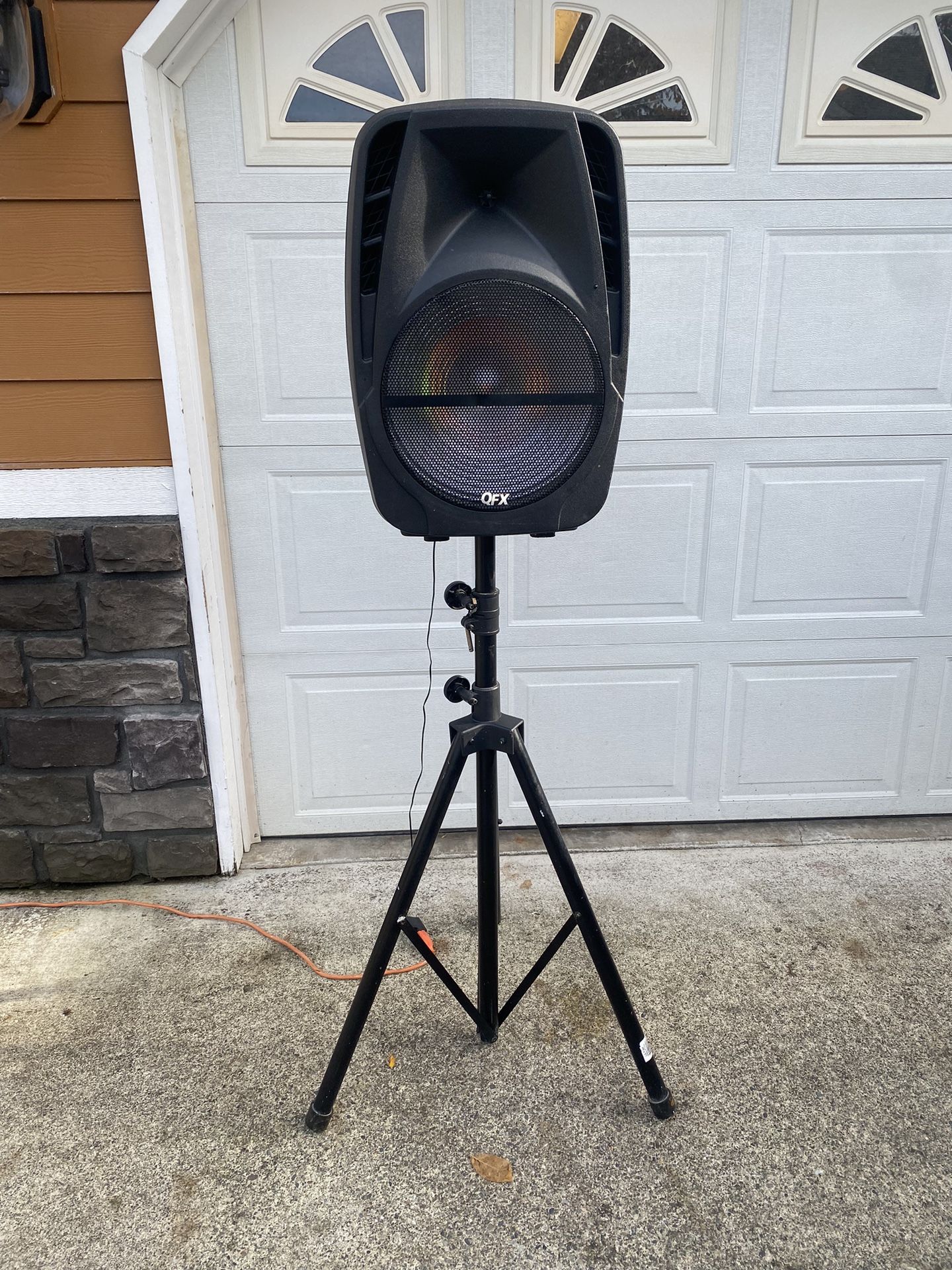 Portable Speaker With Stand And Battery Power - Great Condition