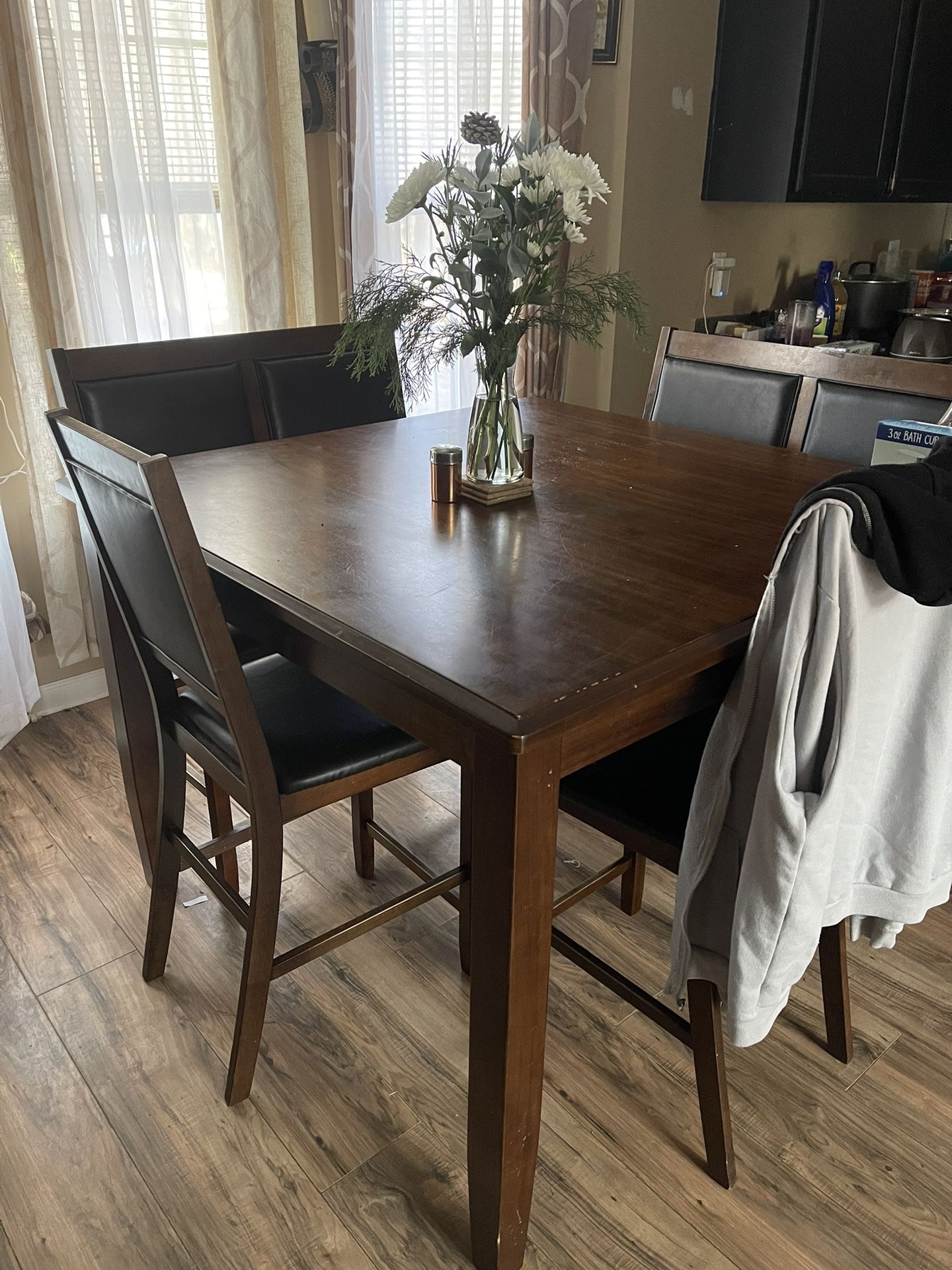 Dining/Breakfast Area table