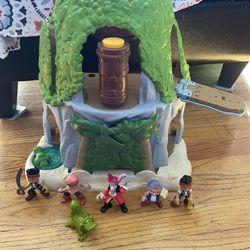 Fisher-Price Disney Jake and the Never Land Pirates Magical Tiki Hideout Playset