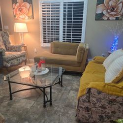 Couches, Table 