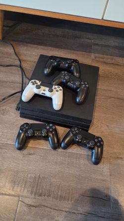 Playstation 4 Pro with 5 cont, 6 games, 4tb hdd