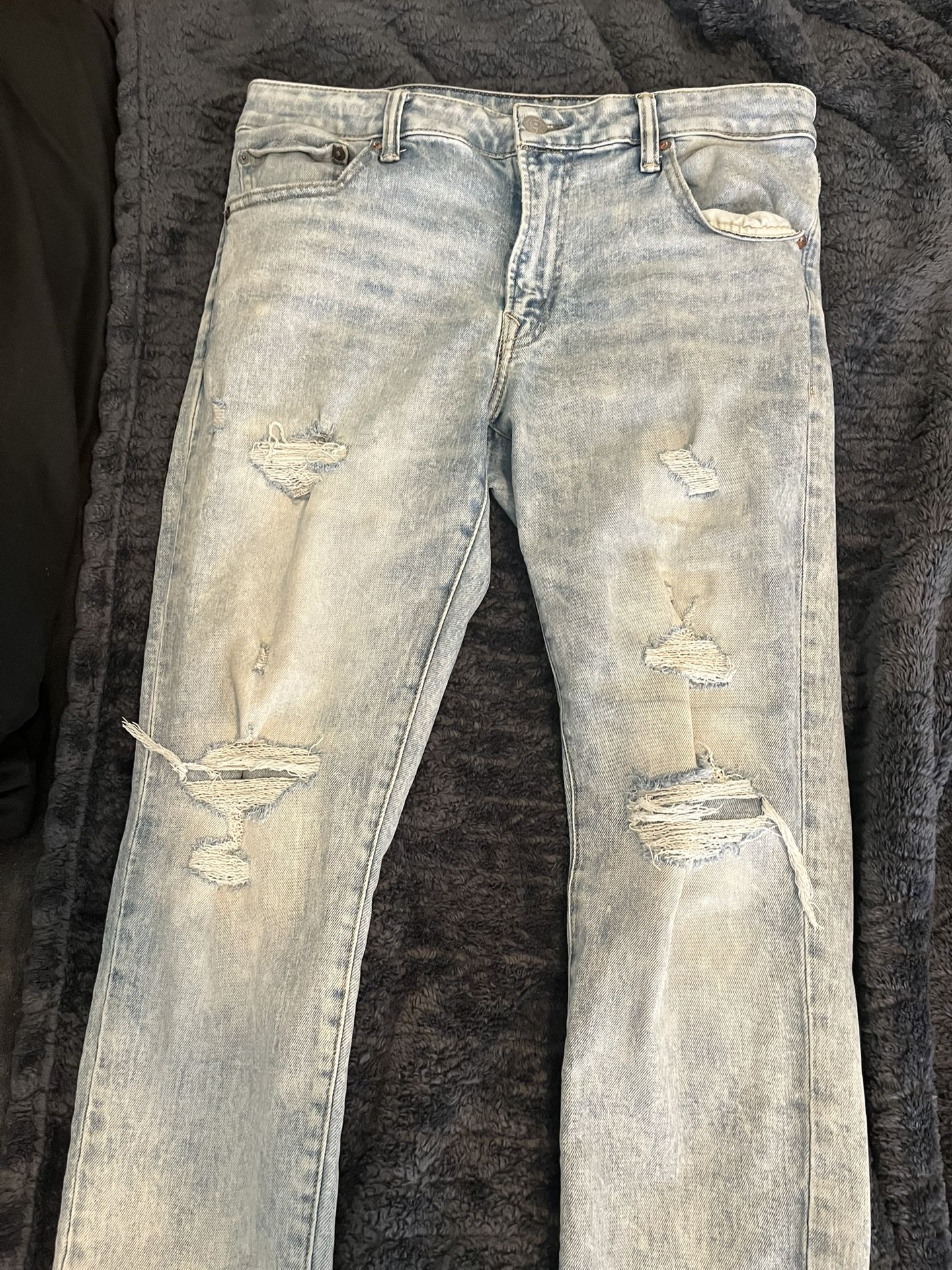 Mens 33x30 American Eagle ripped skinny jeans