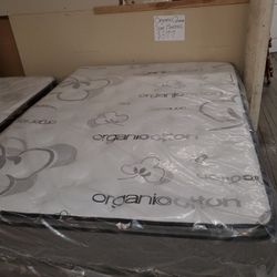 FULL SIZE ORTHOPEDIC MATTRESS AND MATCHING BOX SPRING 