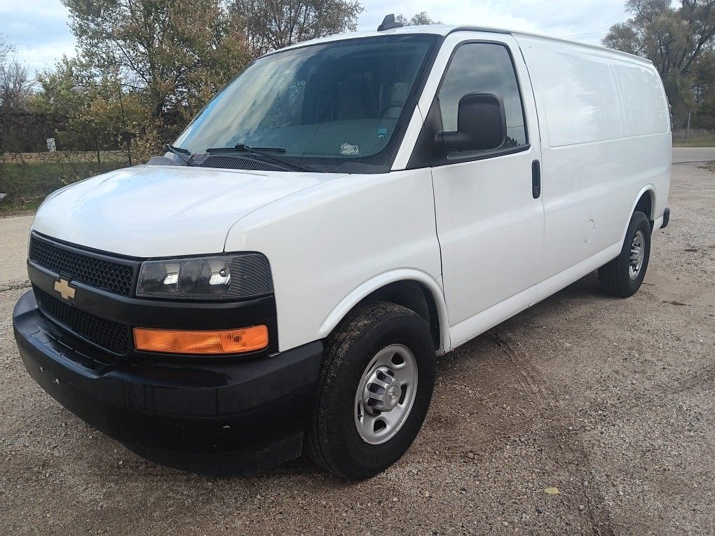 2018 Chevy Cargo Van G2500 V8 6.0 