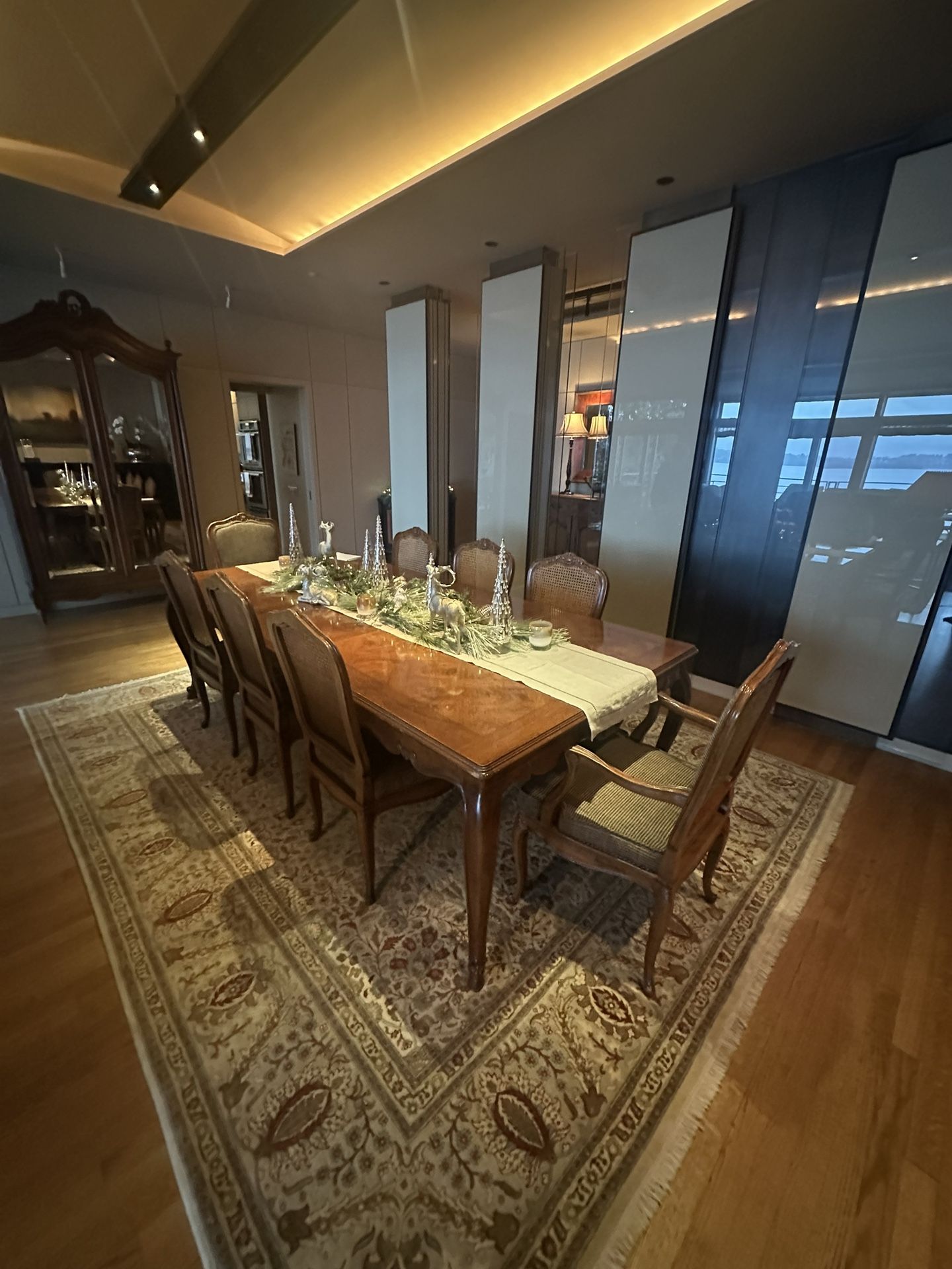 Thomasville Solid Wood Dining Table & 8 Chairs