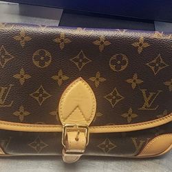 Louis Vuitton Purse 