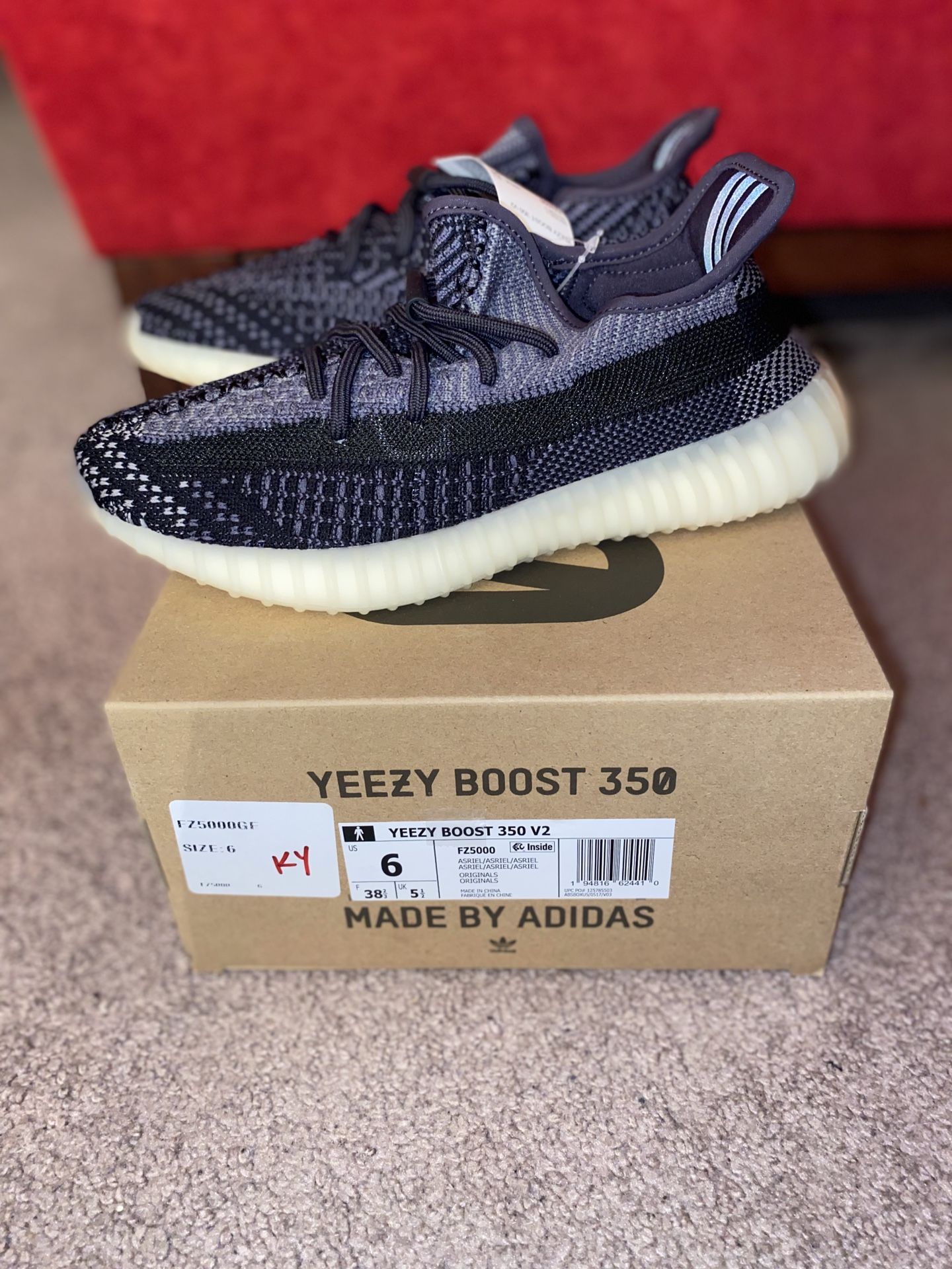 Adidas Yeezy 350 V2 “Carbon” sz 6