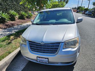 2010 TOWN AND COUNTRY LOW MILES