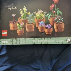 LEGO Icons Tiny Plants Building Set for Flower-Lovers, Cactus Gift Idea, Carnivorous, Tropical & Arid Flora, Mother's Day Décor, Botanical Collection,