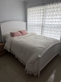 White wood bed frame FULL