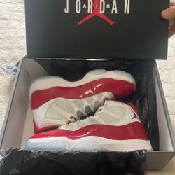 Jordan 11 Cherry red 9.5