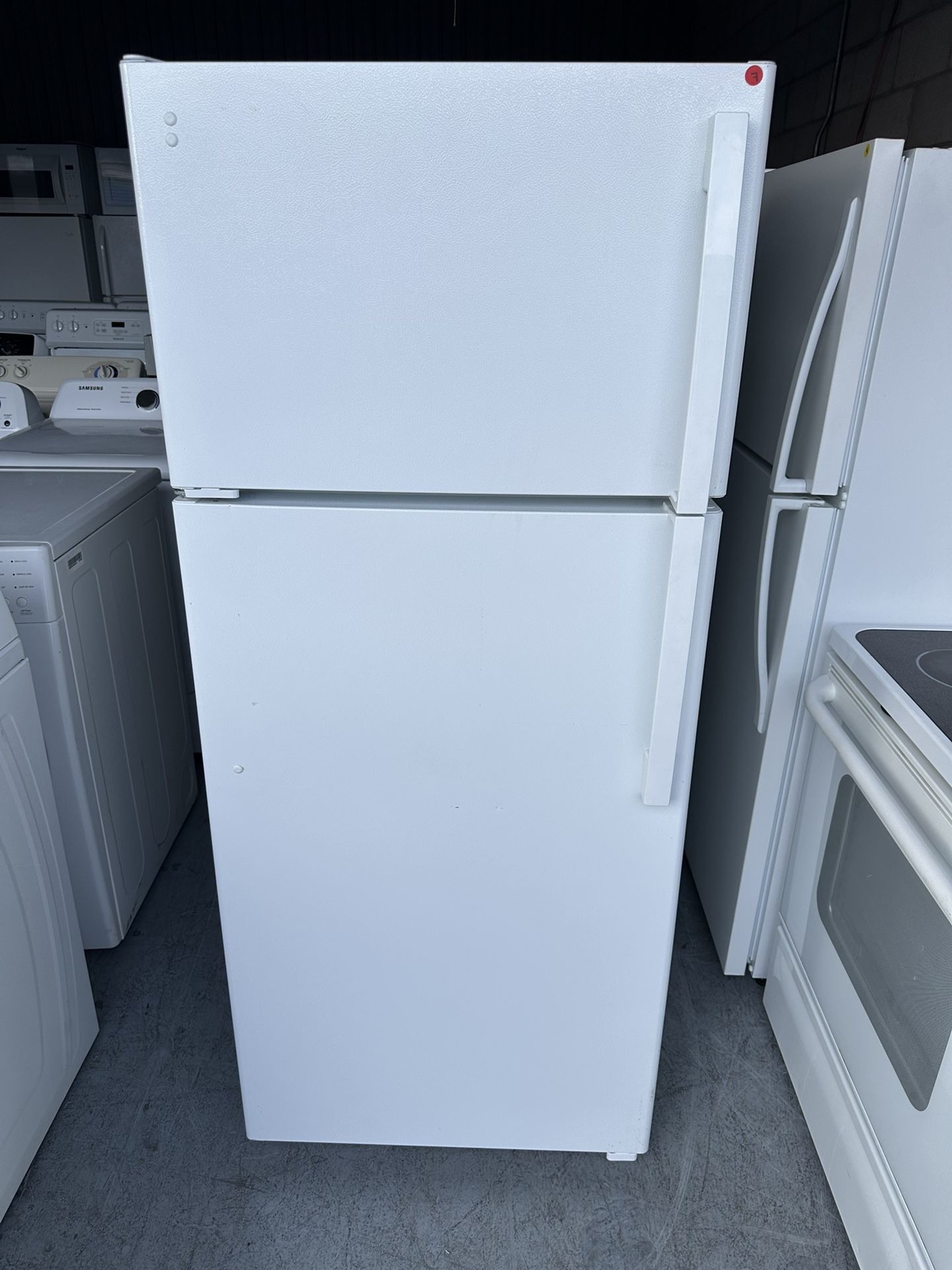 GE Refrigerator (1 Month Warranty)