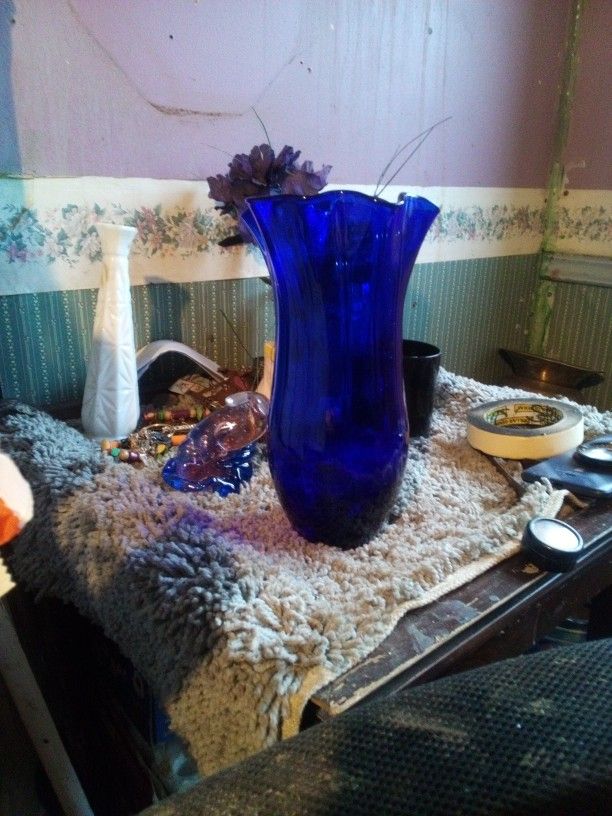 Beautiful Blue Murono Glass Vase