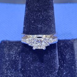 14kt WG Diamond Wedding Set. (C-5) SIZE 8.5 ASK FOR RYAN. #(contact info removed)40