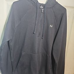 UNDER ARMOR SWEATER SIZE MEDUIM