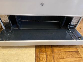 GE 5.1 cub ft. Stove/Oven - Almost New!