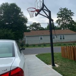 Brand New Lifetime 54 inch in ground basketball hoop, adjust basketball court 