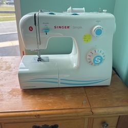 Singer Sewing Machine 