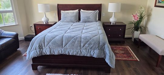 MACYS Bed Frame (with Box Springs)