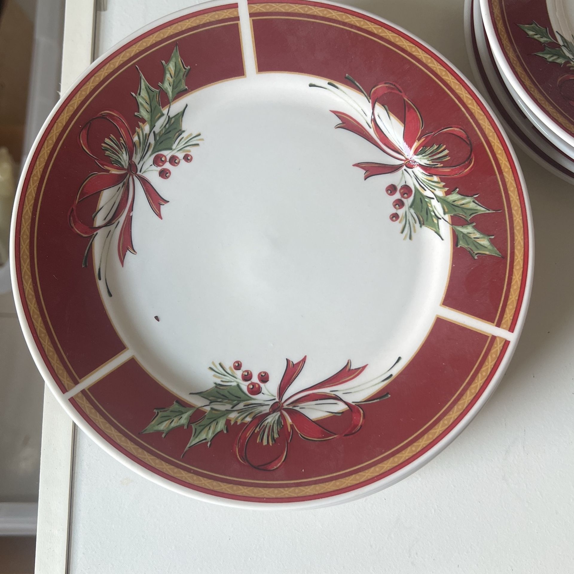 20pc -Serving For 4. Holiday Holly Berries By Gibson