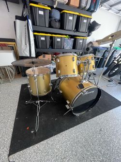 Drum set - acoustic