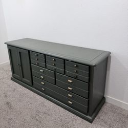 Dresser/Bedroom Dresser/ Buffet/tv Console 
