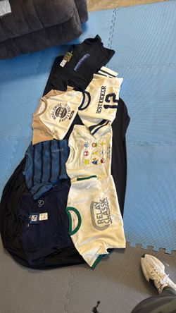 UNIQLO Kids Boys Shirts 130 And 140(Minecraft)