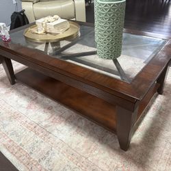 Coffe Table,Wood And Glass Cherry Wood,caoba ,size 4fee By 2fee 