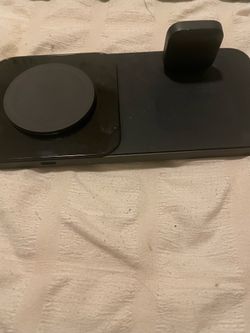 Nomad base one max 3 in 1 charger