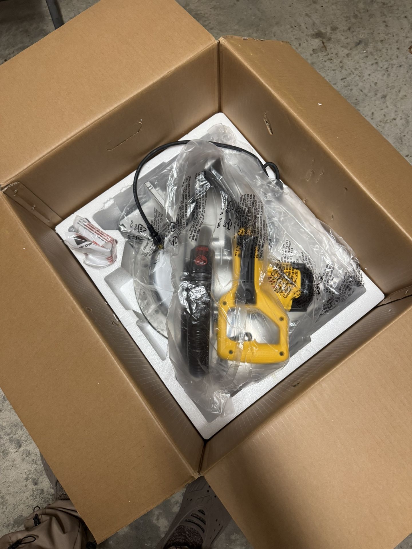 DeWalt DWS713 10” Single Bevel Miter Saw – Like New
