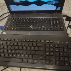 Acer Laptop W/ 15 Inch HP  Color monitor And Wireless Keyboard