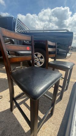 2 high chairs