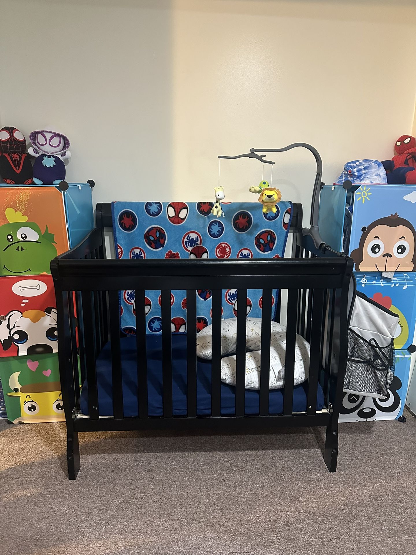 Mini 4 In 1 Convertible crib Black 