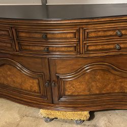 Gorgeous Luxury Thomasville-Style Solid Wood Buffet / Sideboard – Heavy Duty