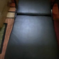 Salon, chair, hydraulic, like new never been used