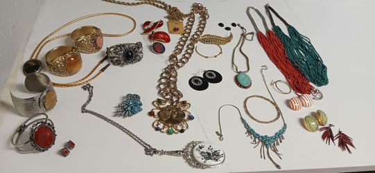 Fine Vintage Jewelery
